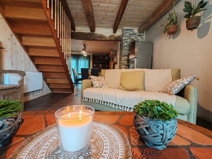 Location de vacances pour 6 personnes, avec terrasse ainsi que vue et jardin à Laniscat