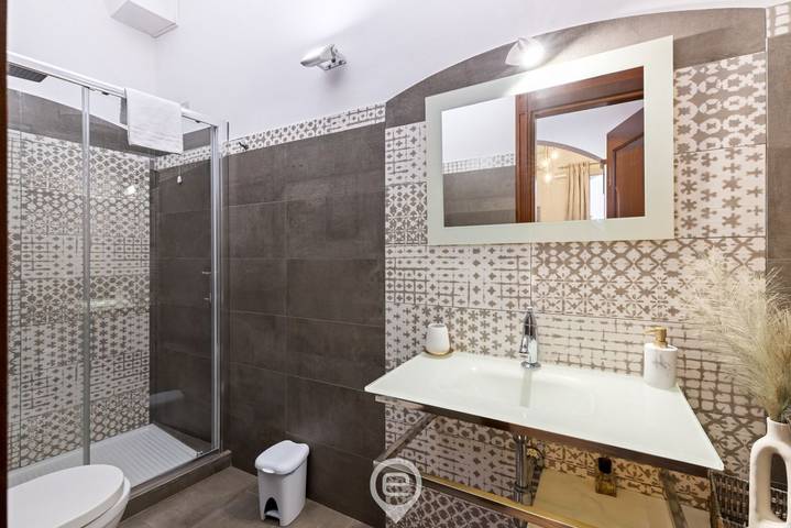 Domo Antico Borgo - Grey Room in Oristano, Campidano