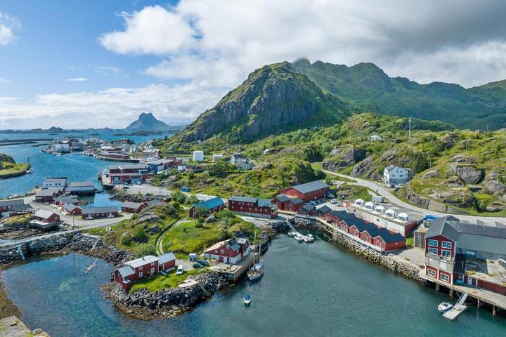 Villa for 7 personer, Balkong og Terrasse i tillegg til Innsjøutsikt og Utsikt i Lofoten