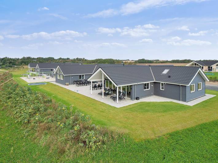Ferienhaus für 30 Personen, mit Terrasse und Pool, mit Haustier in Hostrup Strand