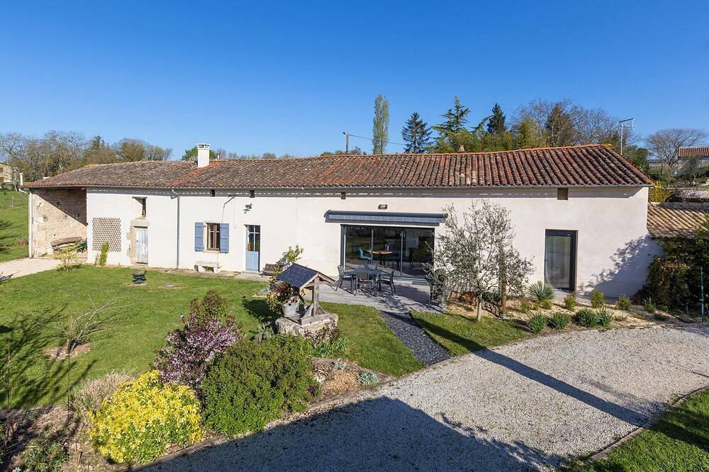 Comfort and Nature Cottage in Chef-Boutonne, Región de Niort