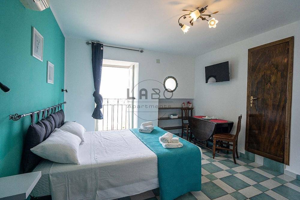 Entire apartment, Choros panoramic view in the heart of the town in Tropea, Vibo Valentia Province
