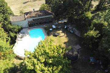 Location de vacances pour 20 personnes, avec terrasse à Saint-Amans-de-Pellagal