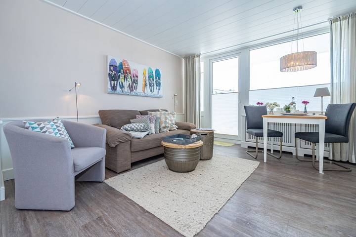 Ganze Wohnung, 1-Zimmer-Ferienwohnung mit Balkon in Westerland, direkt am Meer. in Westerland, Sylt (Gemeinde)