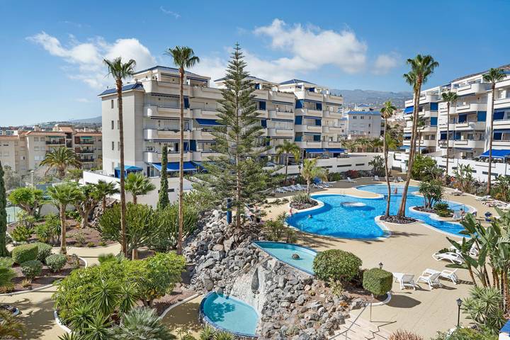 Entire apartment, ‘Graciosa’ Holiday Apartment with Sea Views, Private Terrace & Wi-Fi in Los Cristianos, Arona