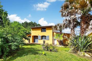 Gîte pour 8 personnes, avec jardin à Le Temple