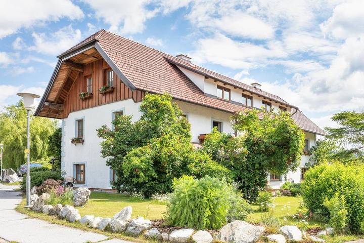 Ferienwohnung für 4 Personen, mit Balkon und Terrasse sowie Garten und Pool in Tamsweg