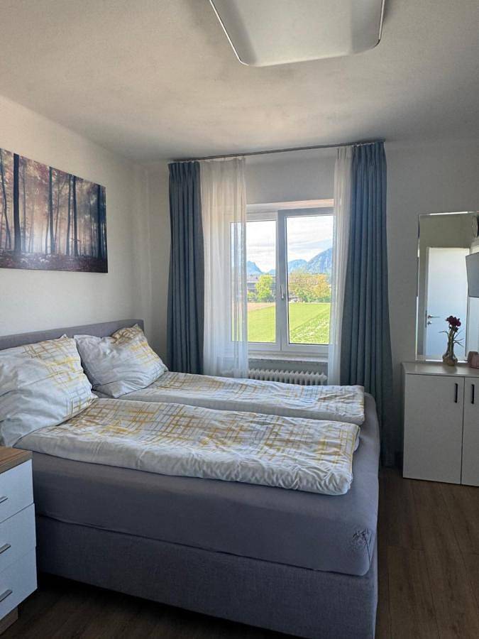 Ganze Wohnung, Single Room with Balcony in Wals-Siezenheim, Bezirk Salzburg-Umgebung