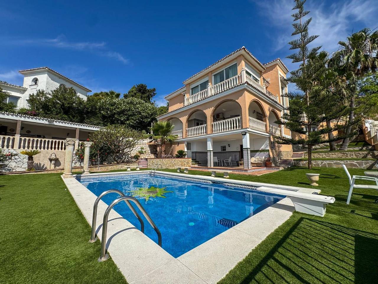 Villa « Sunrise Benalmádena » avec vue mer, Wi-Fi et climatisation in Benalmádena Costa, Benalmádena