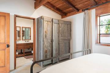 Bed And Breakfasts for 5 Guests in Malibu, Southern California, Picture 3