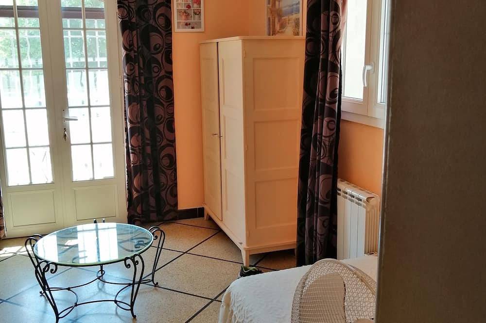 Appartement entier, Appt F1 dans une villa a 3 minutes à Pied de la plage d'agay in Agay, Saint-Raphaël