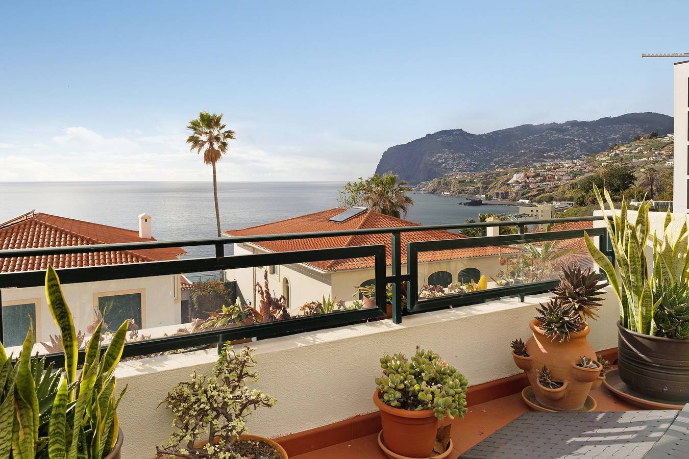Apartamento entero, Apartamento Luzias con vistas al mar, Wi-Fi y balcón in São Martinho, Isla de Madeira