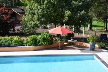 Cottage pour 2 personnes, avec vue et piscine ainsi que terrasse et jardin à Changé
