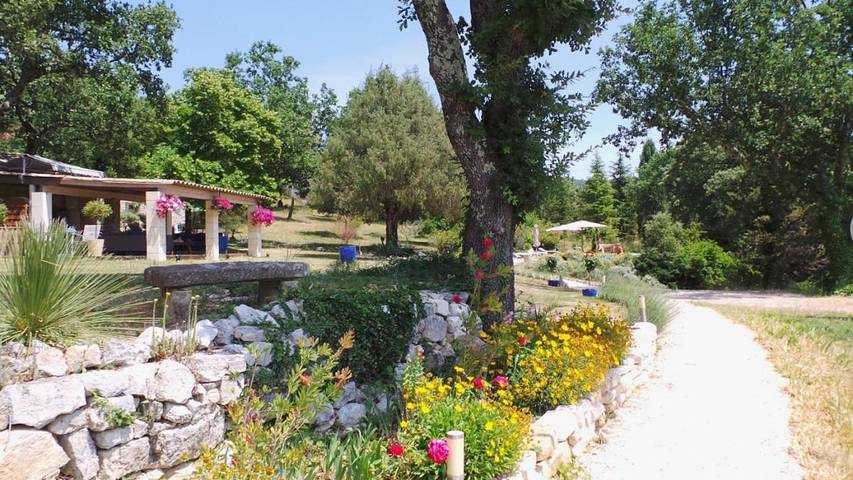 Gîte pour 2 personnes, avec piscine et balcon ainsi que vue et jardin à Montclus - 4