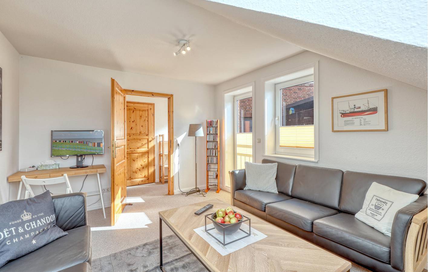 Ganze Ferienwohnung, Charmante Wohnung mit WiFi & Parkplatz, 200m zum Klanxbüll Zentrum in Klanxbüll, Nordfriesland