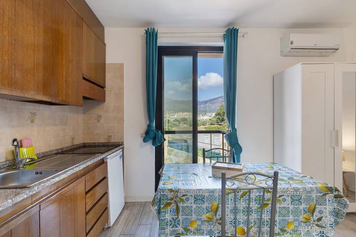 Hel lägenhet, Apartment 'Unità 5' with Mountain View, Shared Terrace and Wi-Fi in Ceriale, Riviera di Ponente