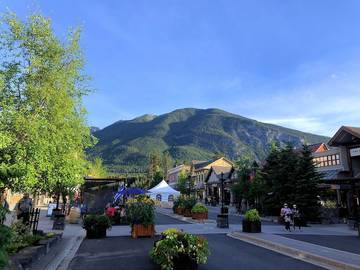 Glamping for 2 Guests in Canmore, Canadian Rocky Mountains, Picture 3