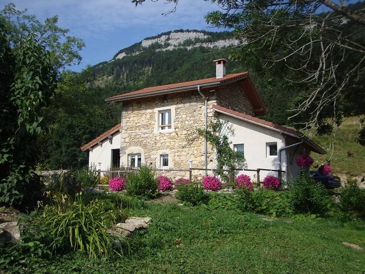 Gîte pour 4 personnes, avec Terrasse ainsi que Jardin et Vue dans le Vercors