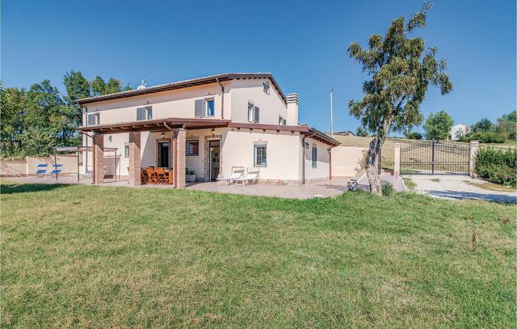 Casa vacanza per 13 persone, con Giardino a Fossombrone