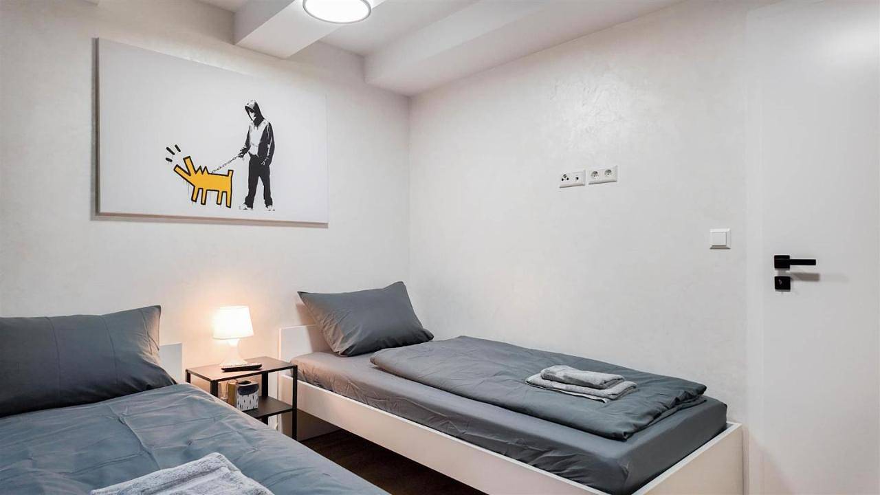 Ganze Wohnung, Alfa Stuttgart 2Z-Apartment 4 Betten Smarttv Wlan nahe Wasen Daimler l Bad & Küche l 2Br 4 beds kitchen bathroom in Bad Cannstatt, Stuttgart
