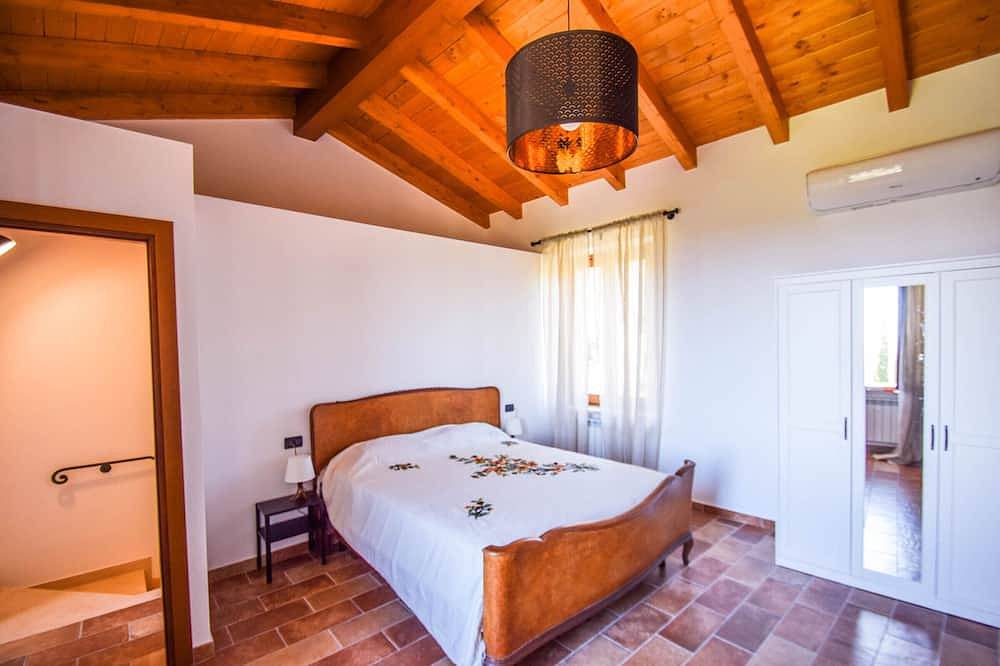 Haus mit privatem Pool in hügeliger, ruhiger Lage mit Panoramablick in Avigliano Umbro, Terni Provinz