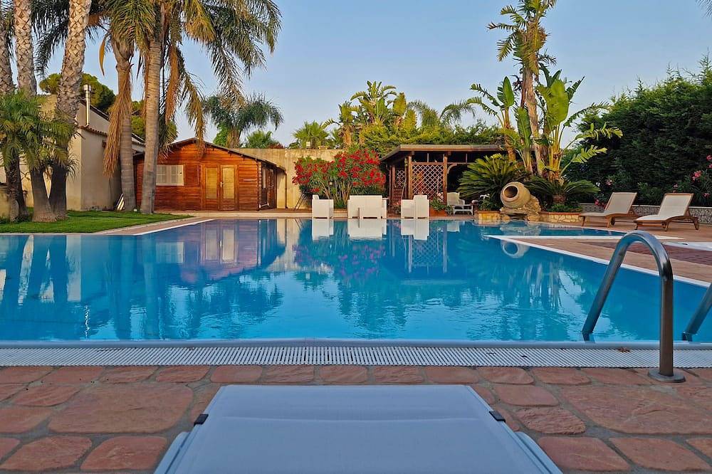 Dream Villa Saraexlusive Luxury Residence with private pool and jacuzzi in Borgo Bonsignore, Ribera