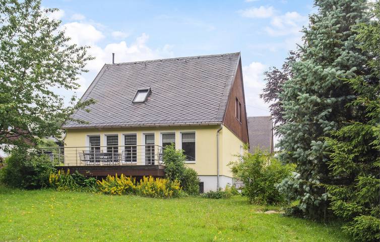 Vakantiehuis voor 9 personen, with Terras and Whirlpool as well as Sauna and Uitzicht in Vogtland