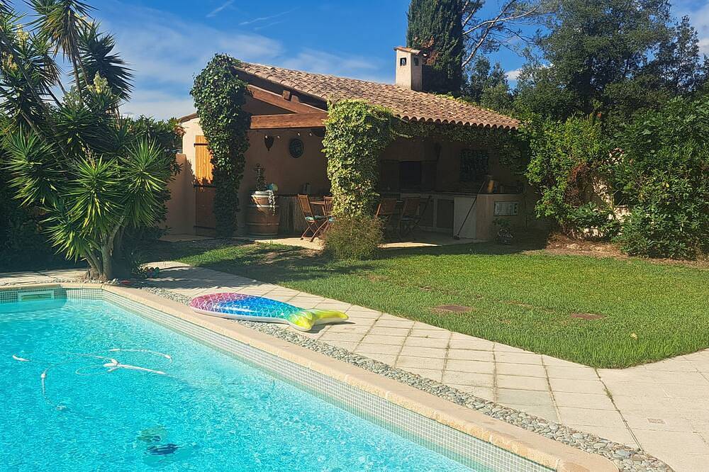 Maison provençale avec piscine située dans un havre de paix in Roquefort-les-Pins, Côte méditerranéenne (France)