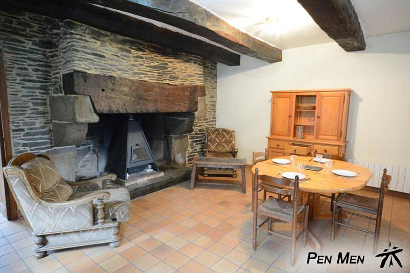 Two-Bedroom House in Bon Repos sur Blavet, Région de Guingamp