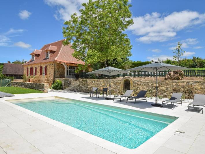 Gîte pour 10 personnes, avec Terrasse ainsi que Jardin et Piscine