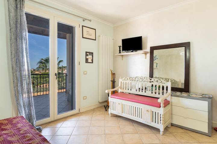 Holiday home 'Sunset House' with pool, outdoor kitchen and Wi-Fi in San Leone, Agrigento