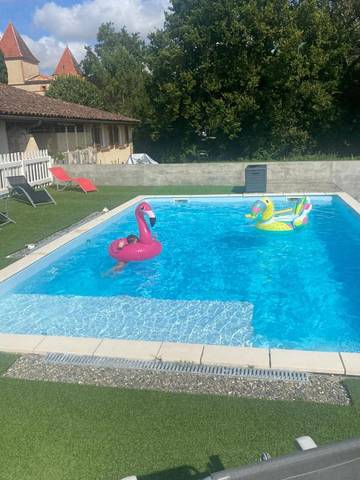 Chambre d’hôte pour 2 personnes, avec piscine et jardin à Pechbonnieu
