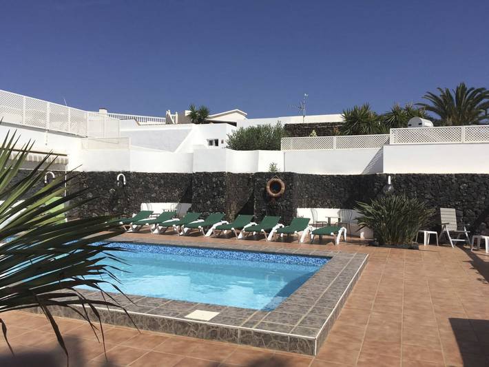Bungalow para 8 personas, con Terraza además de Jardín y Piscina en Costa Teguise