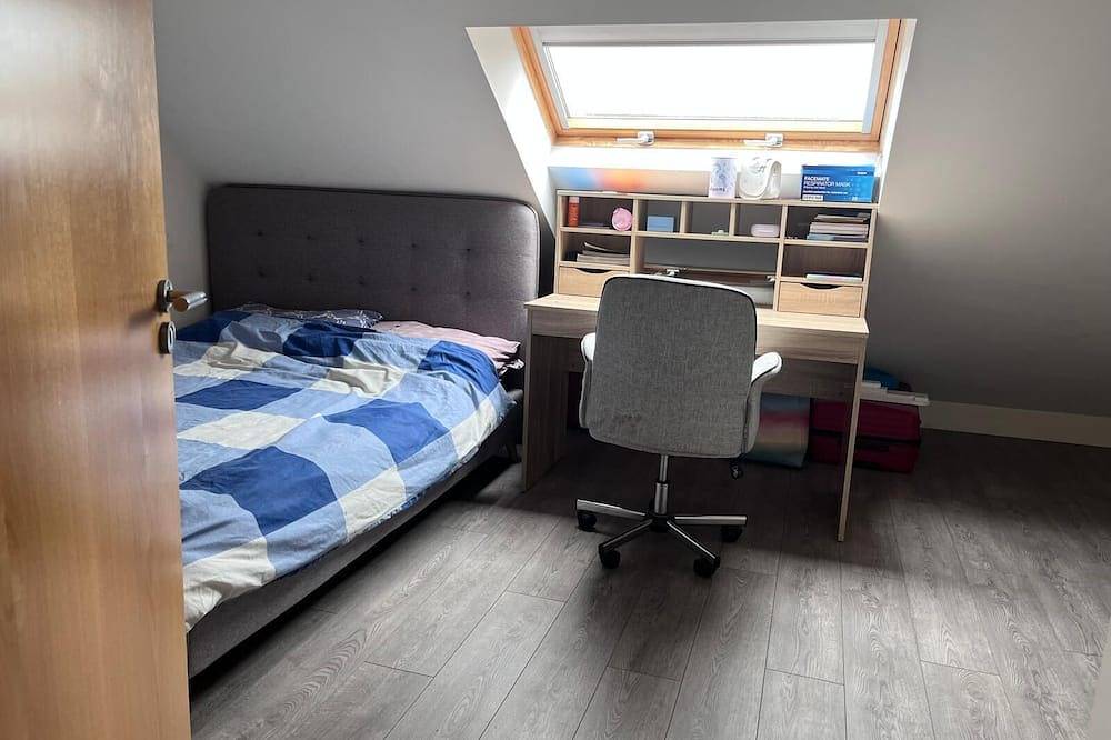 Double Bedroom with Shared Bathroom Available to Rent\nonly female guests allowed in South Dublin, County Dublin