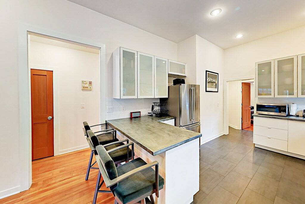 Modern home in quiet neighborhood near Lincoln Park in West Seattle, Seattle