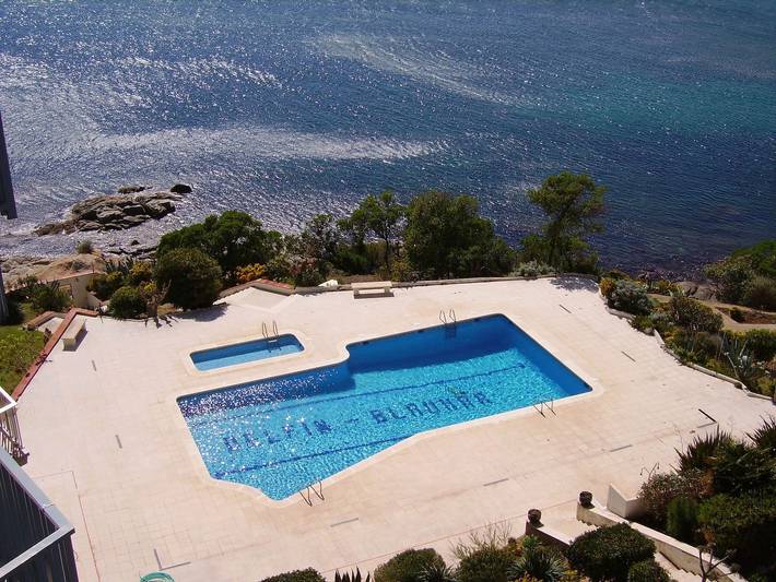 Appartement de vacances pour 4 personnes, avec piscine et jardin, adapté aux familles