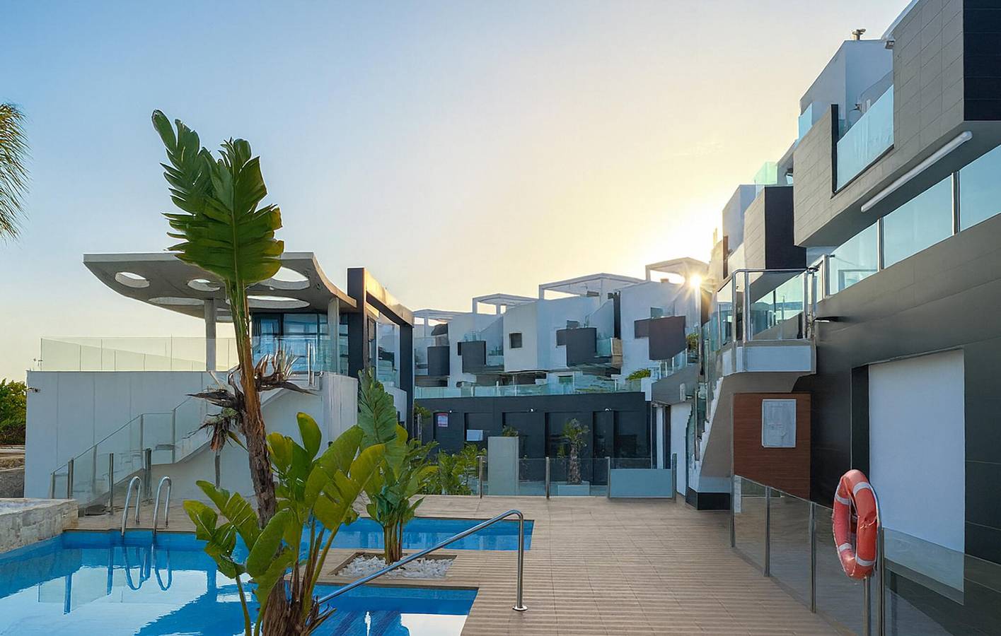 Appartement de vacances entier, Escapade au bord de la mer avec piscine, parking et WiFi in Playa Moncayo, Guardamar del Segura