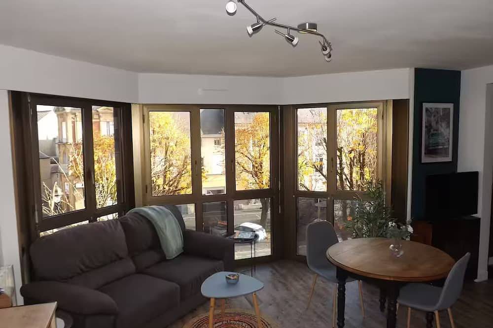 Apartamento entero, Briand : Beautiful bright apartment, near train station, ideal for couple in Charleville-Mézières, Ardenas