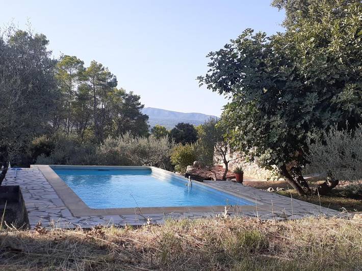 Gîte pour 3 personnes, avec terrasse et piscine ainsi que vue et jardin, animaux acceptés à Carcès - 3