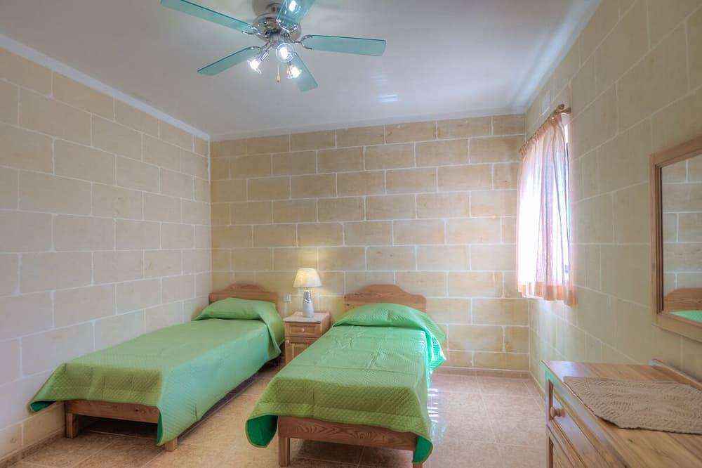 Ganze Wohnung, Modern 3rd floor penthouse + air conditioning in a perfect location in Victoria in Victoria (Malta), Gozo