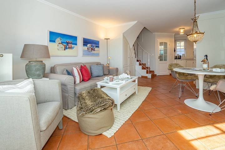 Ganze Wohnung, Ferienhausteil für bis zu 4 Personen mit Garten - nur 350 Meter zum Strand! in Westerland, Sylt (Gemeinde)