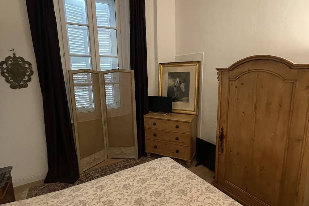 Appartement entier, Larochelle dans hôtel particulier, parking privé, plage, parcs et cœur de ville. in La Rochelle, Région de La Rochelle