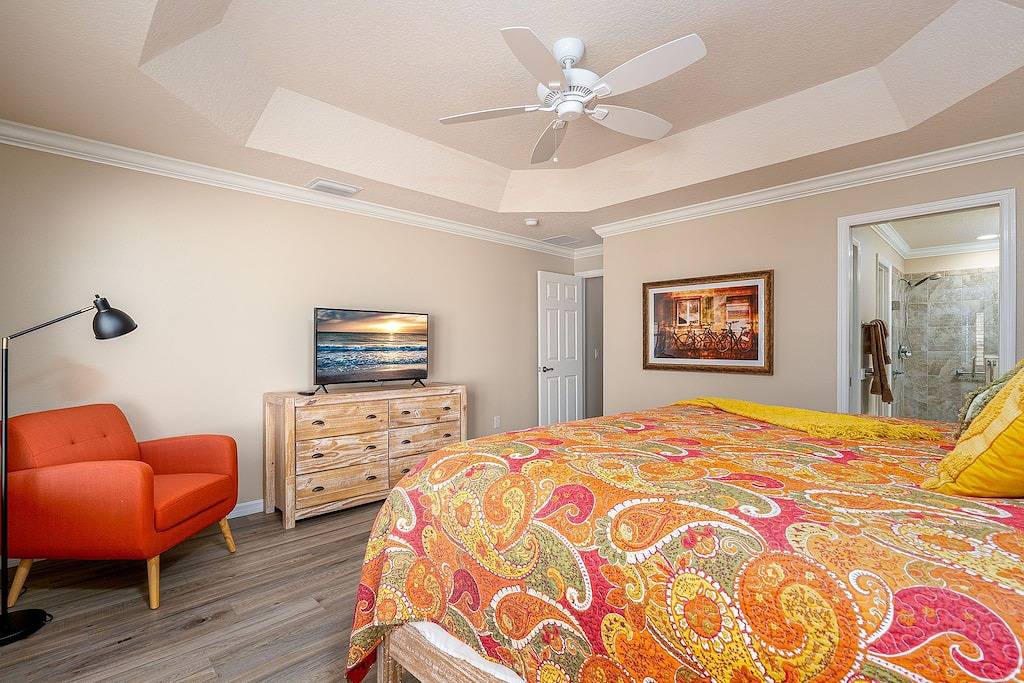 Everything! 3/2, Free golf & 4-seat cart, Resident passes, pets, near Brownwood in The Villages, Sumter County