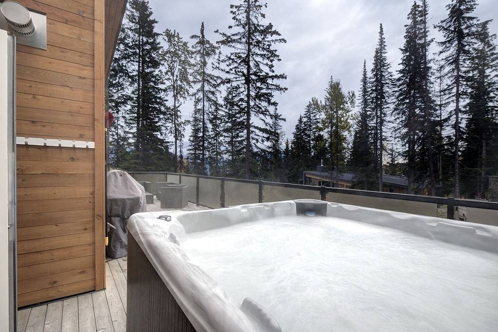 Gerade fertig 4 Schlafzimmer, 5 Badezimmer modern Stadthaus, Billardtisch, 10 Personen in Kicking Horse