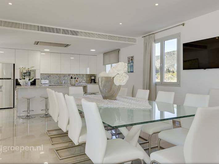 Ferienhaus für 12 Personen, mit Balkon/Terrasse und Whirlpool sowie Terrasse und Pool auf Mallorca Inselmitte - 3