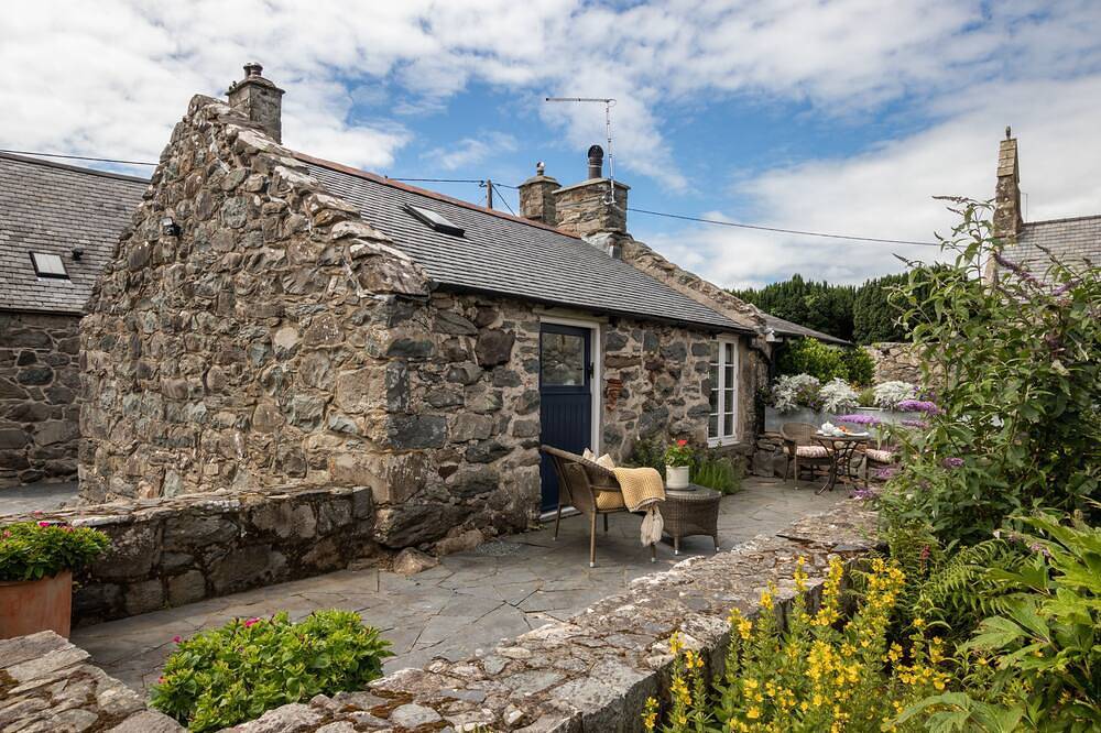 Neu 2019 - Romantisches Ferienhaus mit Blick auf die Landschaft, in der Nähe des Strandes und der Berge in Snowdonia
