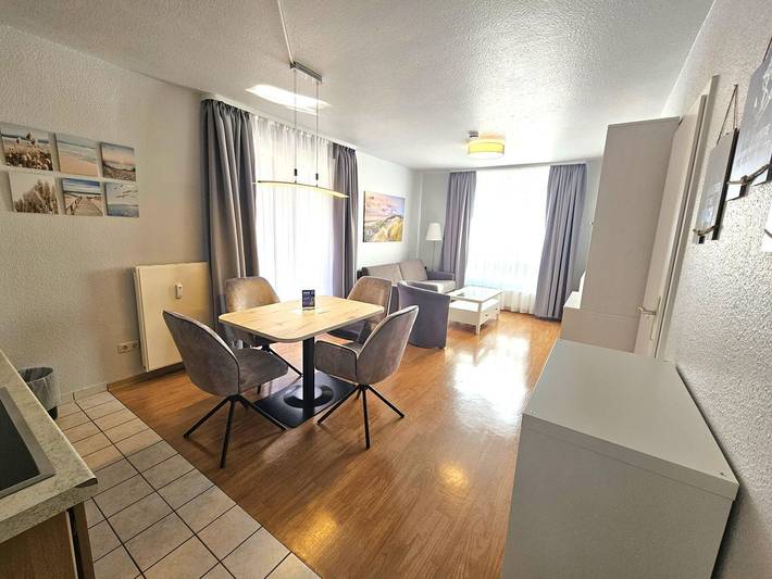 Ferienwohnung für 4 Personen, mit Sauna und Balkon in Binz
