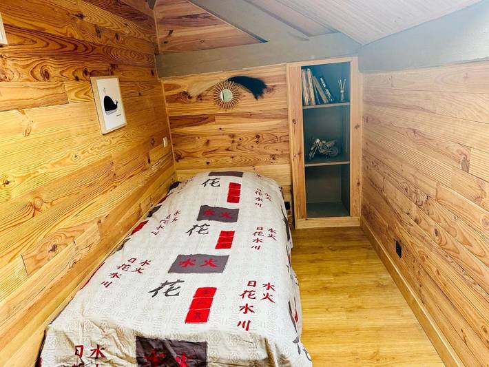 Gîte pour 3 personnes, avec vue ainsi que terrasse et jardin à Bourg-de-Sirod - 2