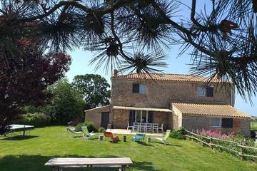 Gîte pour 10 personnes, avec jardin à Le Bernard