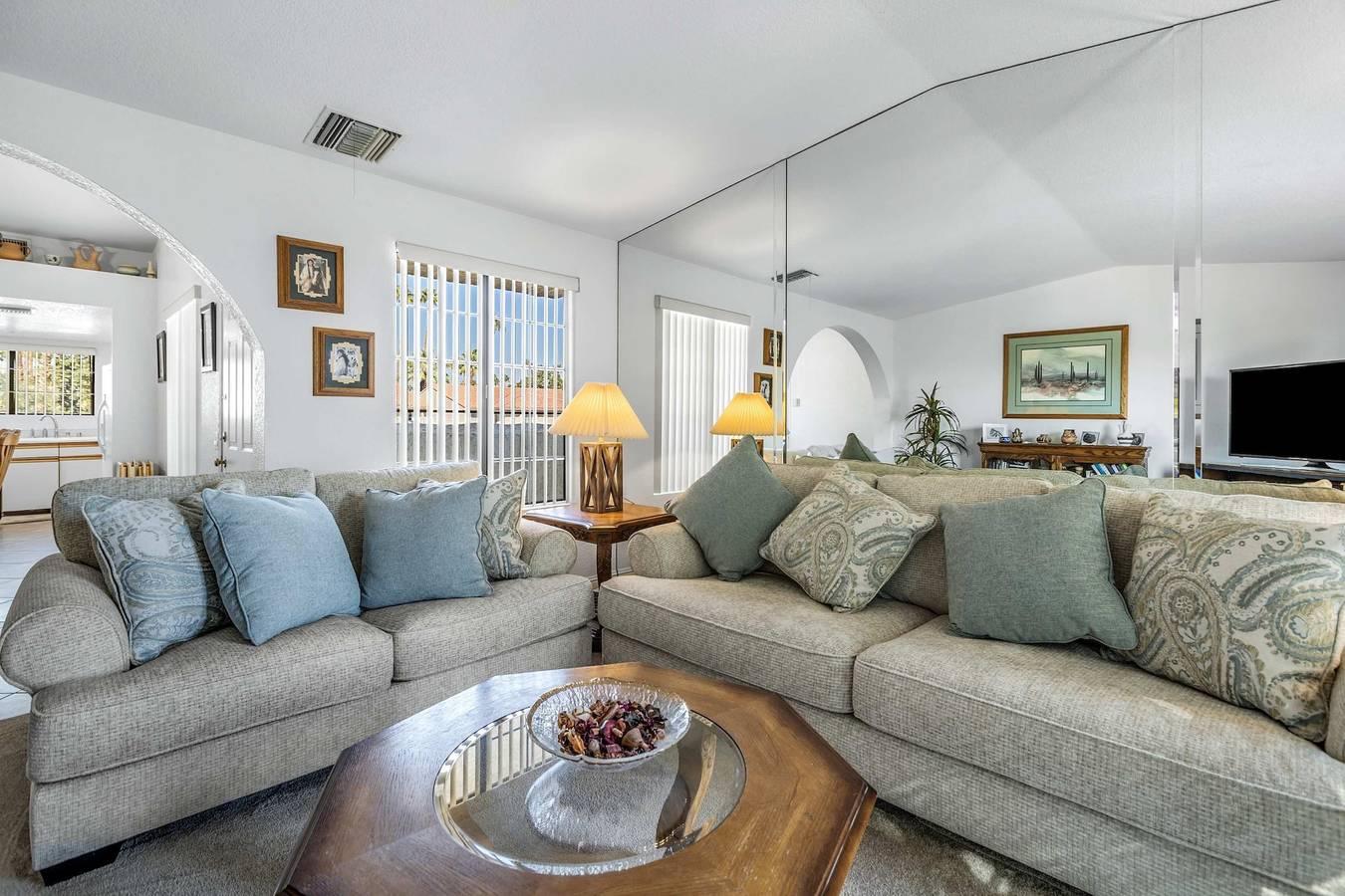 Apartamento entero, Stylish Condo with Panoramic View   Community Pool in Palm Springs, Coachella Valley